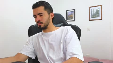 Snapshot of alejandroo_7 chatting on January 20, 6:53 pm alejandroo_7 online show from January 20, 6:53 pm