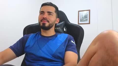 Snapshot of alejandroo_7 chatting on February 24, 7:52 pm alejandroo_7 online show from February 24, 7:52 pm