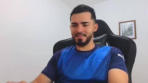 Snapshot of alejandroo_7 chatting on February 16, 7:05 pm alejandroo_7 online show from February 16, 7:05 pm