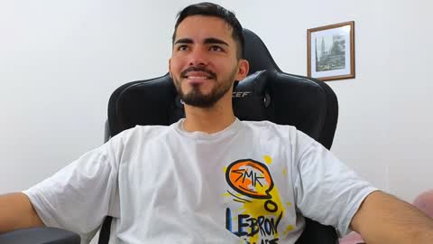 Snapshot of alejandroo_7 chatting on December 22, 5:42 pm alejandroo_7 online show from December 22, 5:42 pm