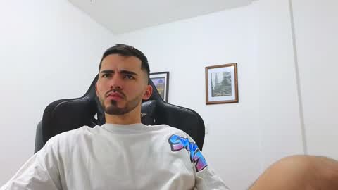 Snapshot of alejandroo_7 chatting on January 1, 10:24 pm alejandroo_7 online show from January 1, 10:24 pm