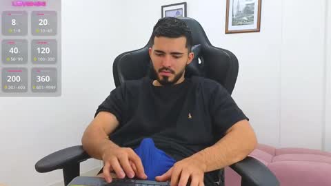 Snapshot of alejandroo_7 chatting on February 19, 7:48 pm alejandroo_7 online show from February 19, 7:48 pm