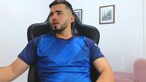 Snapshot of alejandroo_7 chatting on January 23, 9:39 pm alejandroo_7 online show from January 23, 9:39 pm