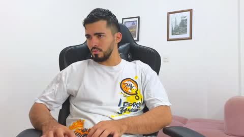 Snapshot of alejandroo_7 chatting on February 1, 8:05 pm alejandroo_7 online show from February 1, 8:05 pm
