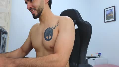 Snapshot of alejandroo_7 chatting on January 22, 6:52 pm alejandroo_7 online show from January 22, 6:52 pm