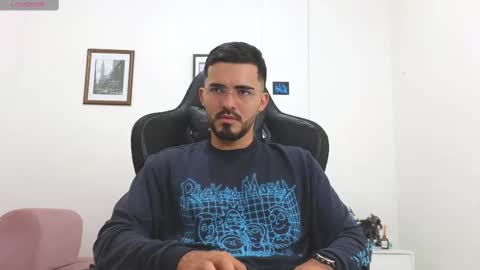 alejandroo_7 online show from November 7, 8:45 pm