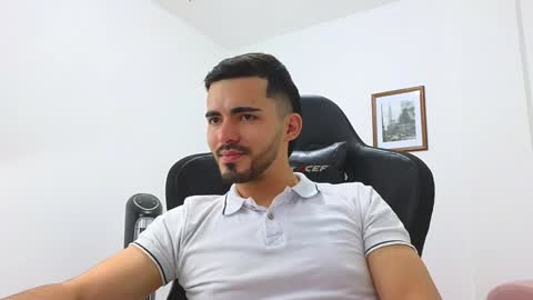 Snapshot of alejandroo_7 chatting on January 4, 10:45 pm alejandroo_7 online show from January 4, 10:45 pm