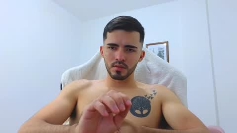 Snapshot of alejandroo_7 chatting on December 31, 10:12 pm alejandroo_7 online show from December 31, 10:12 pm