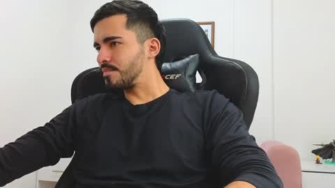 Snapshot of alejandroo_7 chatting on January 14, 7:00 pm alejandroo_7 online show from January 14, 7:00 pm