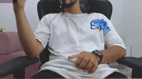 Snapshot of alejandroo_7 chatting on October 21, 3:37 pm alejandroo_7 online show from October 21, 3:37 pm