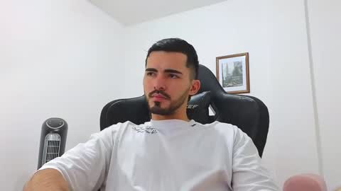 Snapshot of alejandroo_7 chatting on January 7, 8:52 pm alejandroo_7 online show from January 7, 8:52 pm