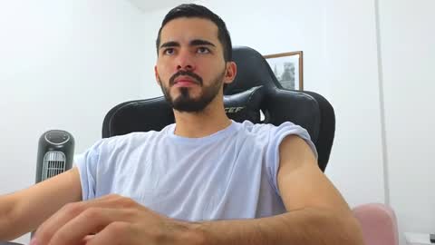 Snapshot of alejandroo_7 chatting on December 30, 10:34 pm alejandroo_7 online show from December 30, 10:34 pm