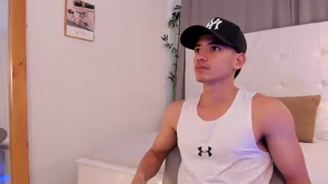 alejo_exotic online show from June 26, 12:30 pm
