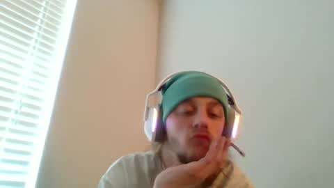 Snapshot of alex69tt chatting on February 2, 4:22 pm jointlover online show from February 2, 4:22 pm