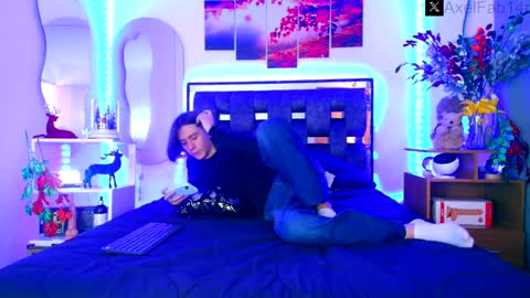 sneider online show from December 3, 7:11 pm