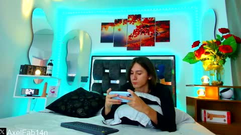 sneider online show from February 25, 6:42 pm