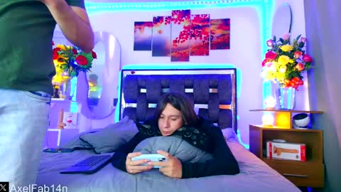 sneider online show from February 15, 7:06 pm