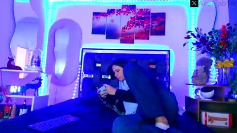 sneider online show from December 4, 6:28 pm