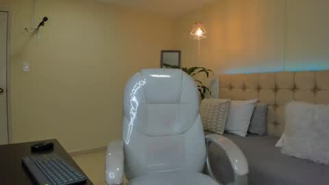 Snapshot of alex_cute77 chatting on March 3, 12:10 pm alex online show from March 3, 12:10 pm