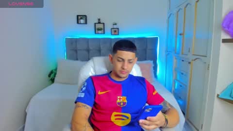 Snapshot of alex_cute77 chatting on February 22, 12:19 pm alex online show from February 22, 12:19 pm