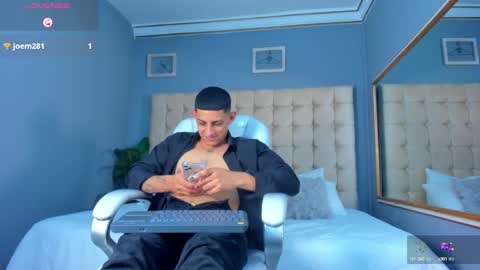 Snapshot of alex_cute77 chatting on September 18, 3:03 pm alex online show from September 18, 3:03 pm