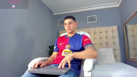 Snapshot of alex_cute77 chatting on September 23, 12:15 pm alex online show from September 23, 12:15 pm