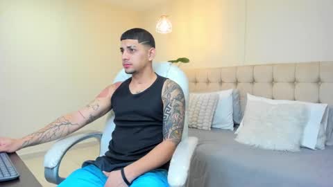 Snapshot of alex_cute77 chatting on March 6, 12:19 pm alex online show from March 6, 12:19 pm