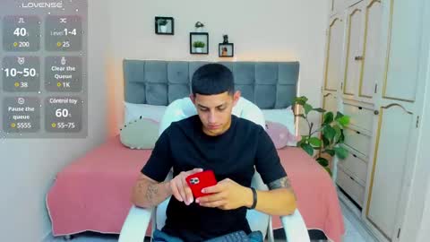 Snapshot of alex_cute77 chatting on January 18, 12:15 pm alex online show from January 18, 12:15 pm