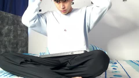 alex_mark_ online show from April 2, 2:14 pm