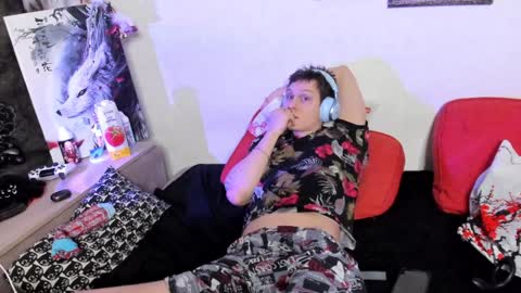Snapshot of alex_wandhot chatting on January 19, 1:33 pm Alex WandHot online show from January 19, 1:33 pm