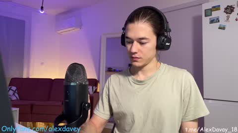 Snapshot of alexdavey chatting on February 2, 5:42 am           online show from February 2, 5:42 am