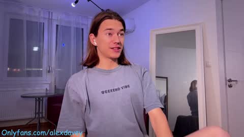 Snapshot of alexdavey chatting on December 11, 7:21 pm           online show from December 11, 7:21 pm