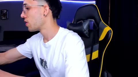 alexgiraldo__ online show from September 24, 2:48 pm