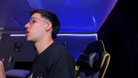 alexgiraldo__ online show from November 8, 12:19 pm