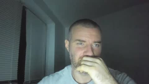 alfiesolomons87 online show from December 20, 8:01 pm