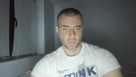 alfiesolomons87 online show from December 5, 8:34 pm