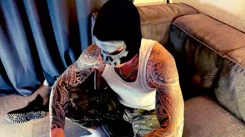 Justin online show from December 5, 6:02 pm