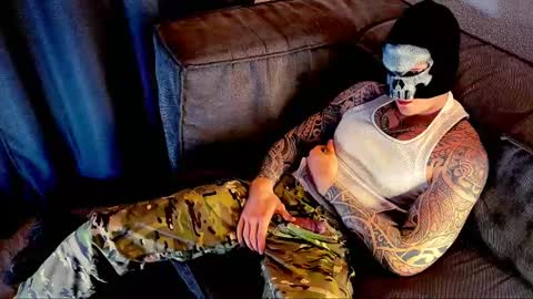 Justin online show from December 3, 8:50 pm