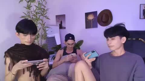 kim and josh online show from April 18, 7:58 pm