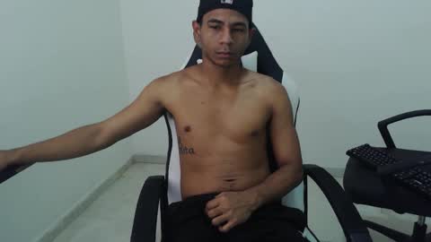 alphas_latins online show from March 25, 2:59 am