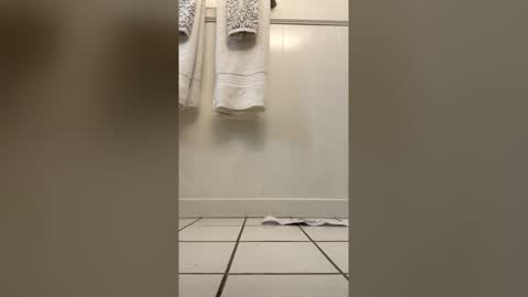 amateurhouse69 online show from December 4, 9:33 pm