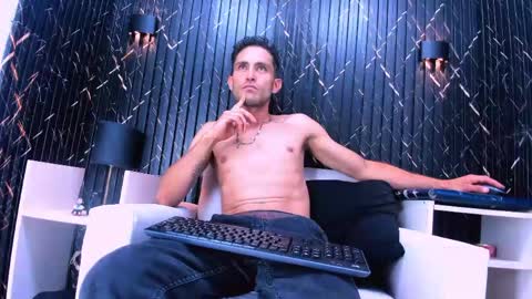 andres_colins1 online show from April 19, 7:05 pm