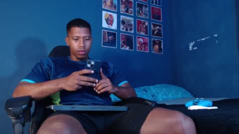 Snapshot of andrew_hoult chatting on January 17, 2:29 am Andrew online show from January 17, 2:29 am