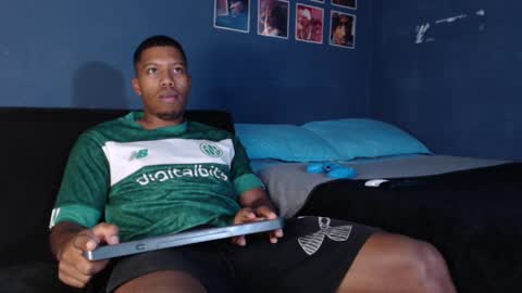 Snapshot of andrew_hoult chatting on February 11, 8:42 pm Andrew online show from February 11, 8:42 pm