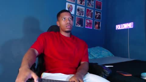 Snapshot of andrew_hoult chatting on December 3, 10:51 pm Andrew online show from December 3, 10:51 pm