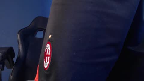 Snapshot of andrew_hoult chatting on December 2, 6:19 pm Andrew online show from December 2, 6:19 pm