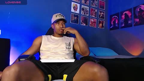 Snapshot of andrew_hoult chatting on October 16, 12:51 am Andrew online show from October 16, 12:51 am