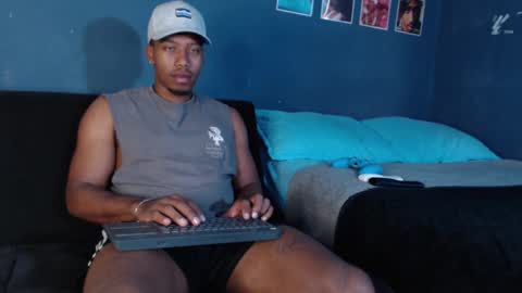 Snapshot of andrew_hoult chatting on February 3, 5:24 pm Andrew online show from February 3, 5:24 pm