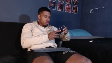 Snapshot of andrew_hoult chatting on March 4, 2:27 am Andrew online show from March 4, 2:27 am