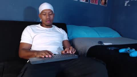 Snapshot of andrew_hoult chatting on February 5, 9:29 pm Andrew online show from February 5, 9:29 pm